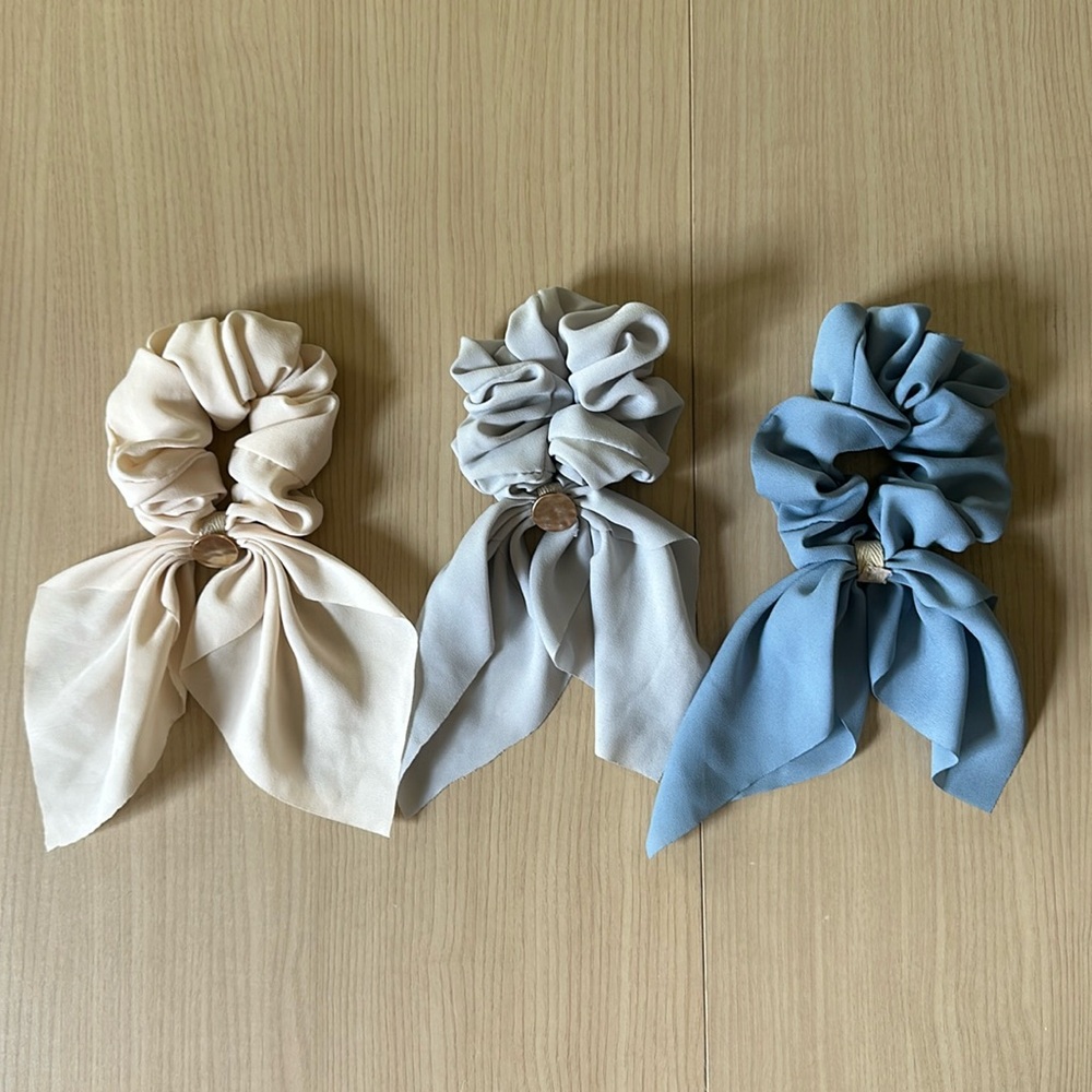 Express Bow Scrunchie Set - Picture 2 of 9